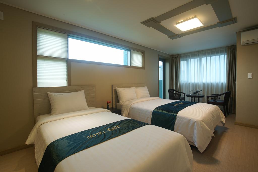 R&T Hotel Jeju Quarto foto