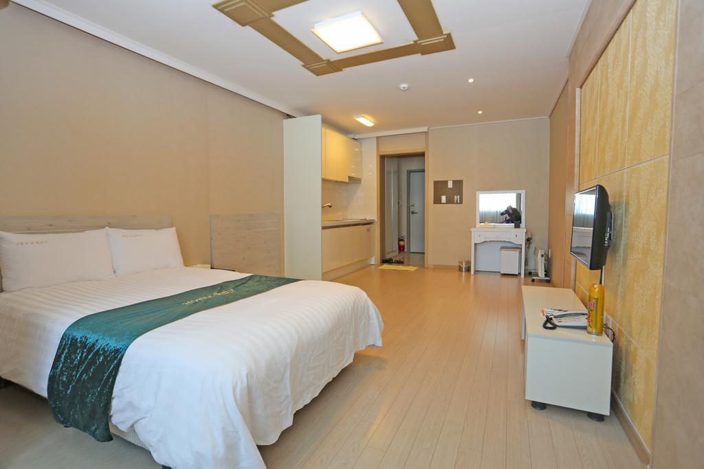 R&T Hotel Jeju Exterior foto